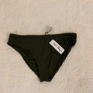 Dippin Daisy’s black moderate bottom